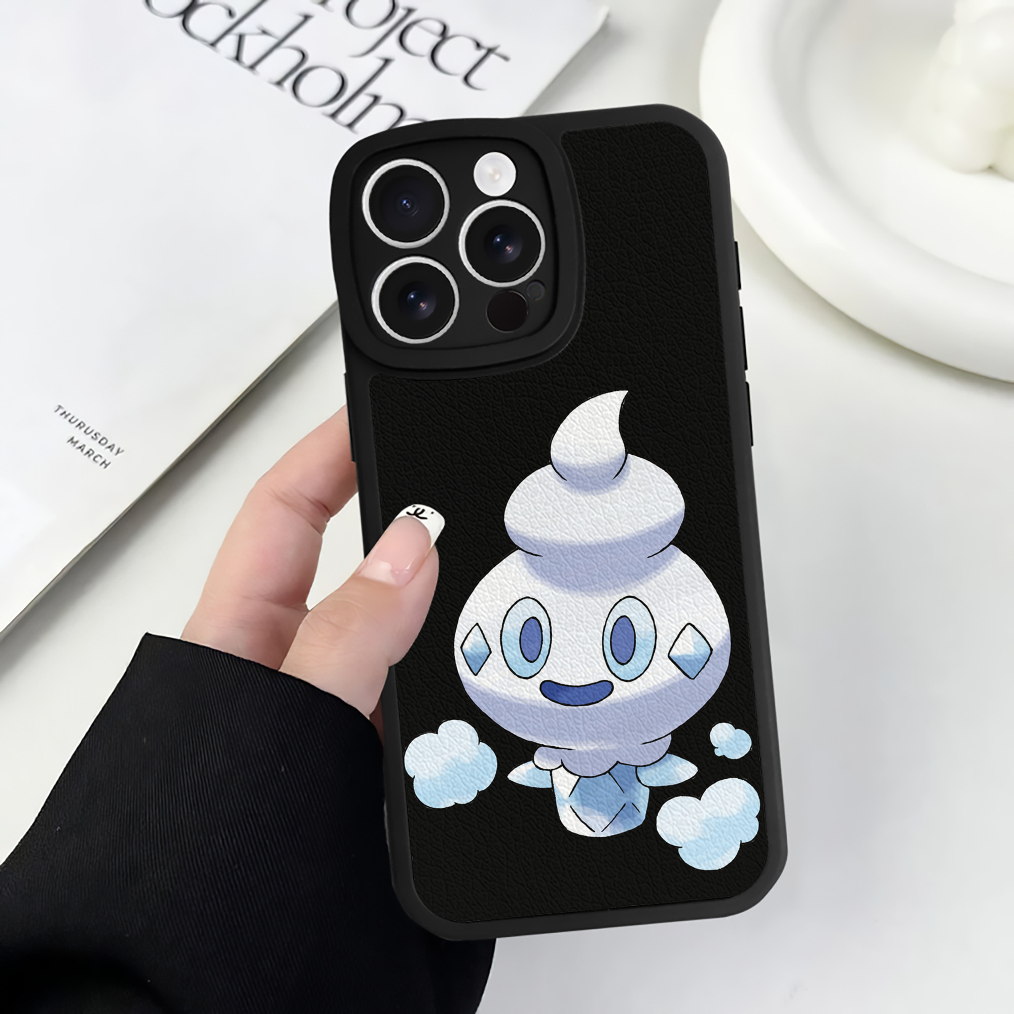 （画像用） ポケットモンスター Pokémon 【iPhone 16シリーズ対応】シリコンスマホケース（レザー調） 材質：シリコン